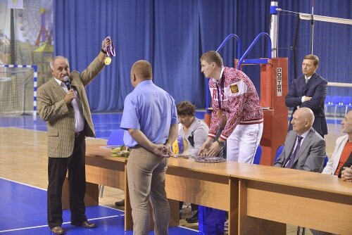 Программа "Наше время" о встрече с олимпийским чемпионом Николаем Апаликовым