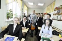 Главный тренер «Нефтяника» Владимир Терентьев поговорил с десятиклассниками оренбургского Лицея № 3 о жизни.